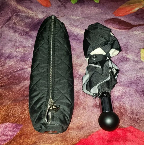 CHANEL UMBRELLA - Picture 7 of 8